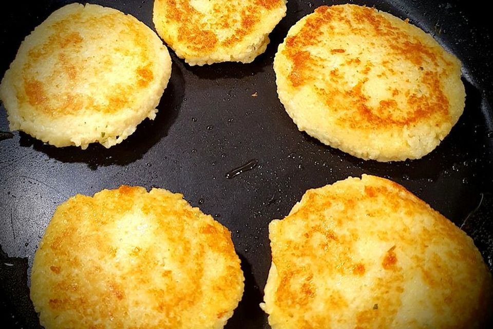 Couscous-Bratlinge mit Käse Couscous-Bratlinge mit Käse
