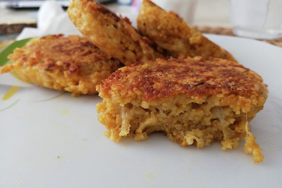 Couscous-Bratlinge mit Käse Couscous-Bratlinge mit Käse