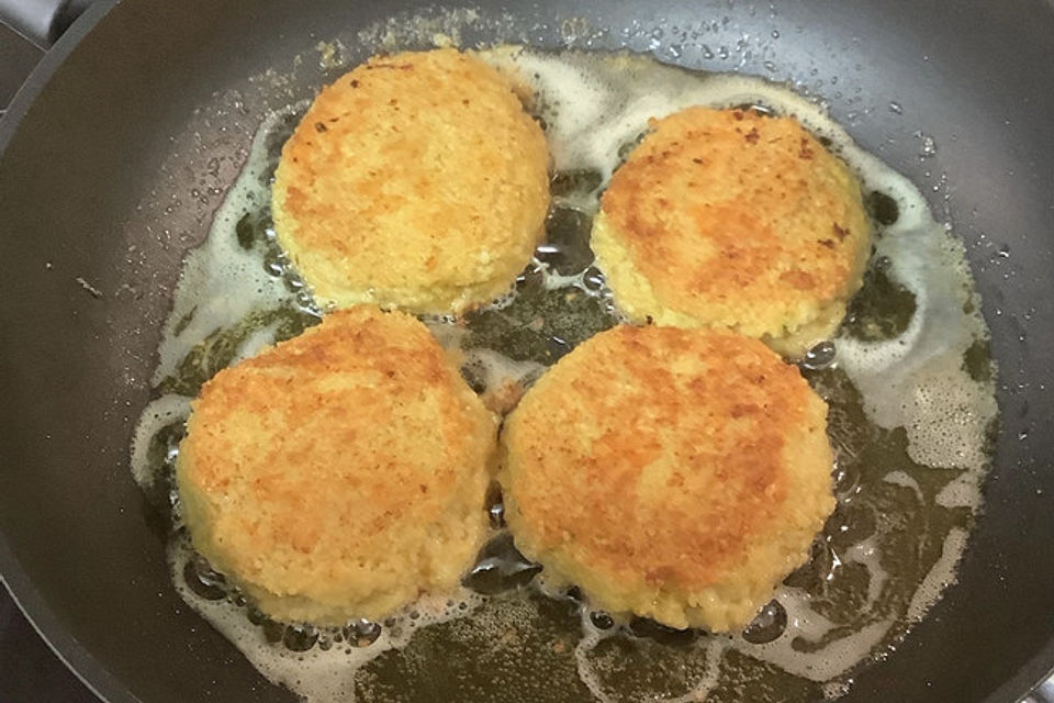 Couscous-Bratlinge mit Käse Couscous-Bratlinge mit Käse