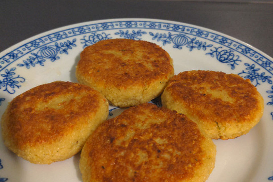 Couscous-Bratlinge mit Käse Couscous-Bratlinge mit Käse