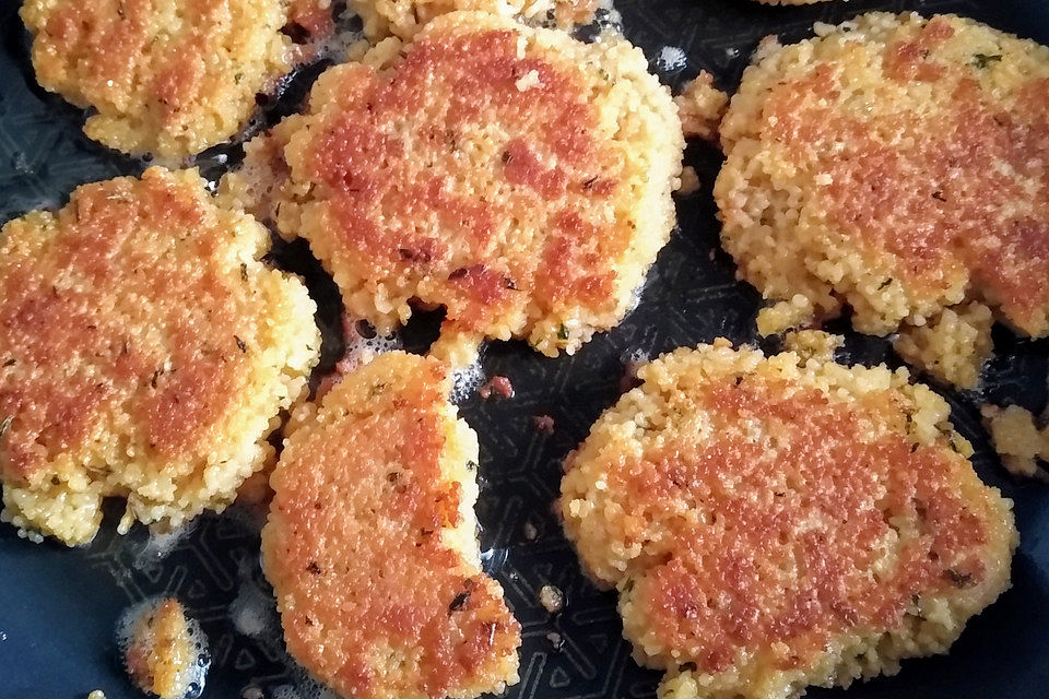 Couscous-Bratlinge mit Käse Couscous-Bratlinge mit Käse