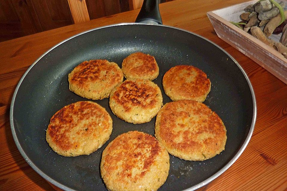 Couscous-Bratlinge mit Käse Couscous-Bratlinge mit Käse