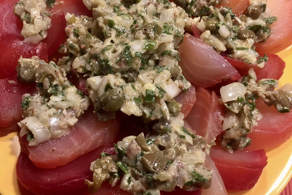 Salat von Rote Bete mit grüner Soße