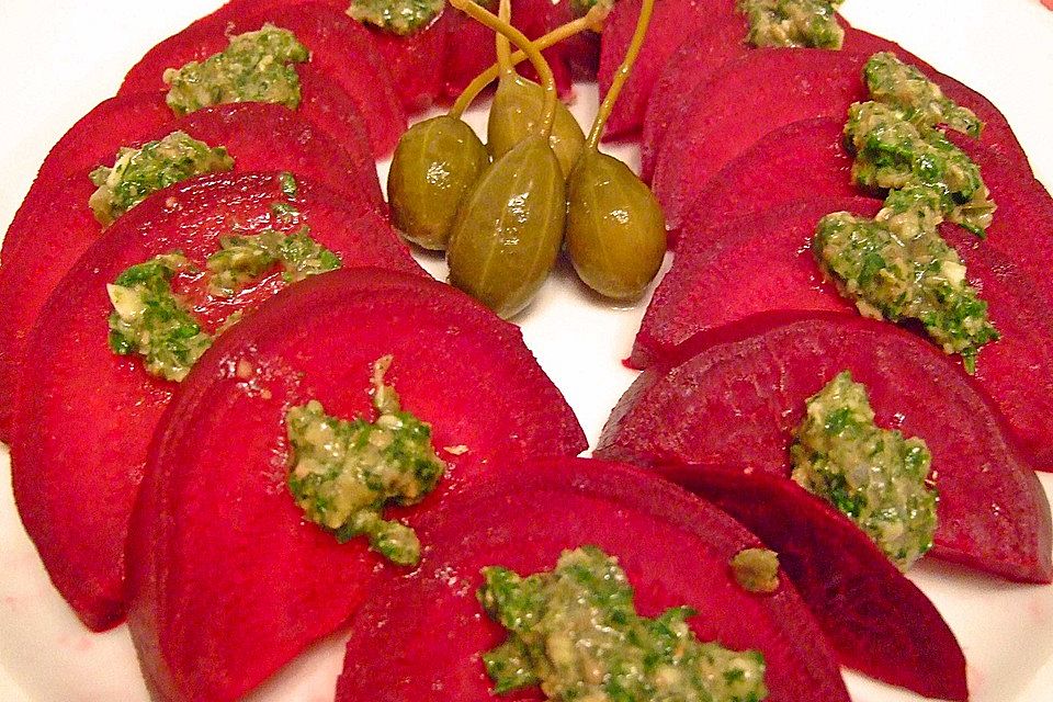 Salat von Rote Bete mit grüner Soße