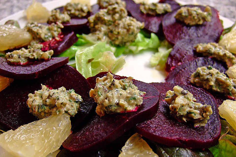 Salat von Rote Bete mit grüner Soße