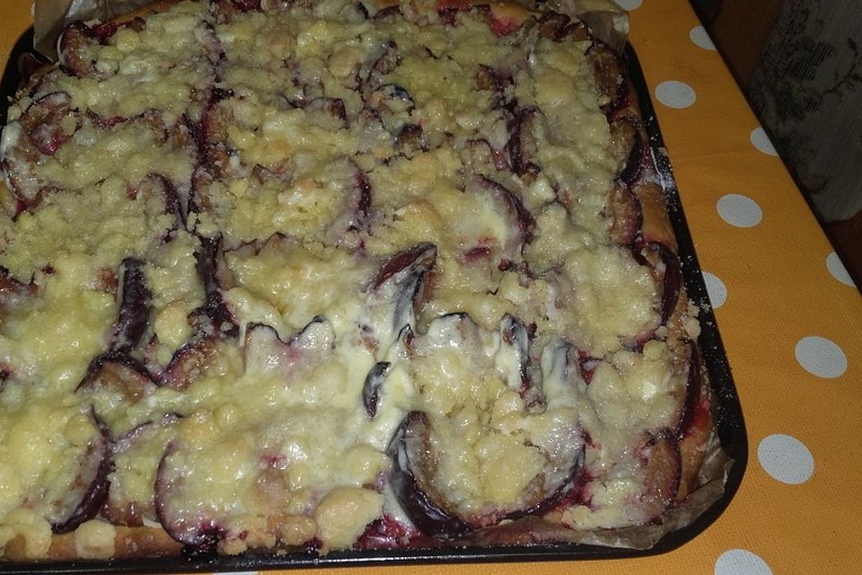 Pflaumenkuchen mit Streuseln