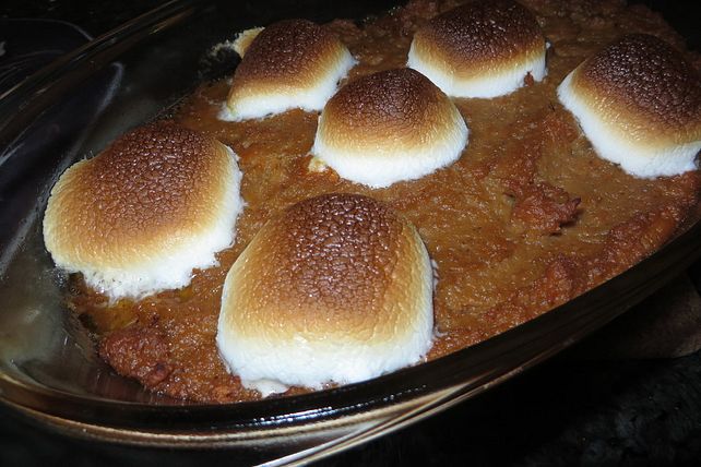 Amerikanische glasierte Süßkartoffeln mit Marshmallowhaube von ...