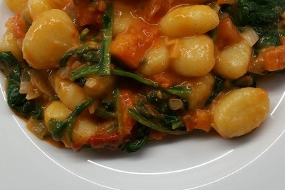 Gnocchi mit Tomaten und Blattspinat