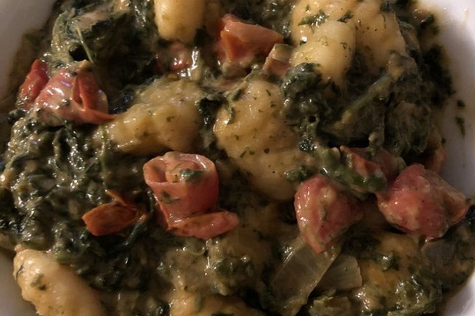 Gnocchi mit Tomaten und Blattspinat