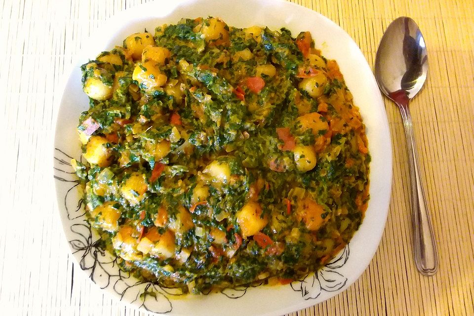 Gnocchi mit Tomaten und Blattspinat