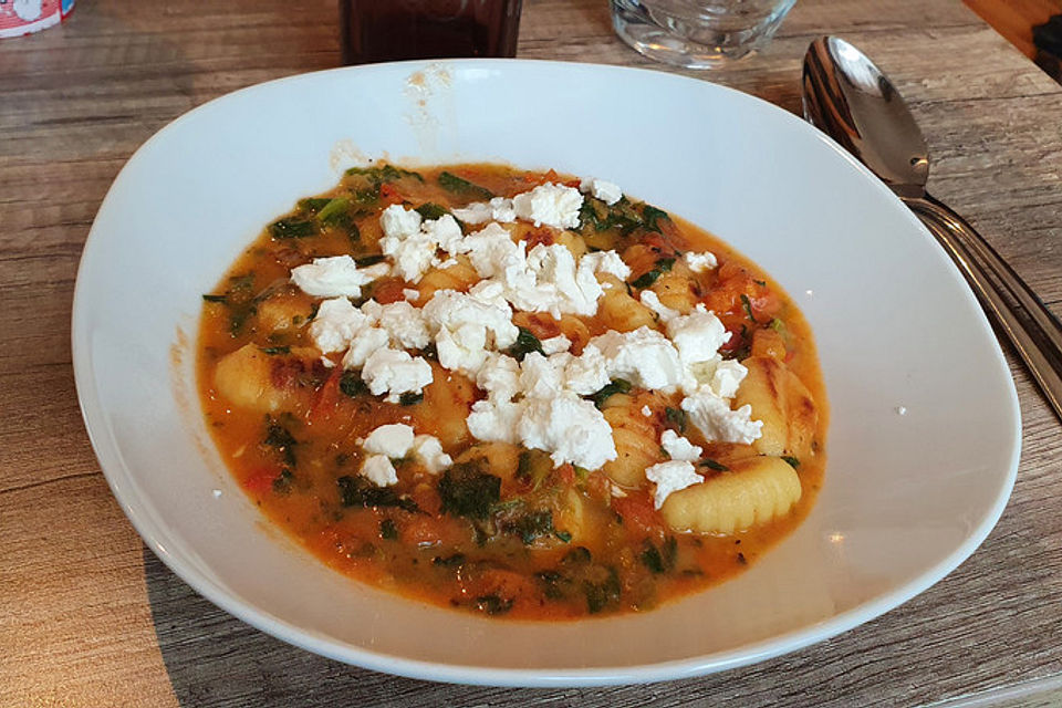 Gnocchi mit Tomaten und Blattspinat