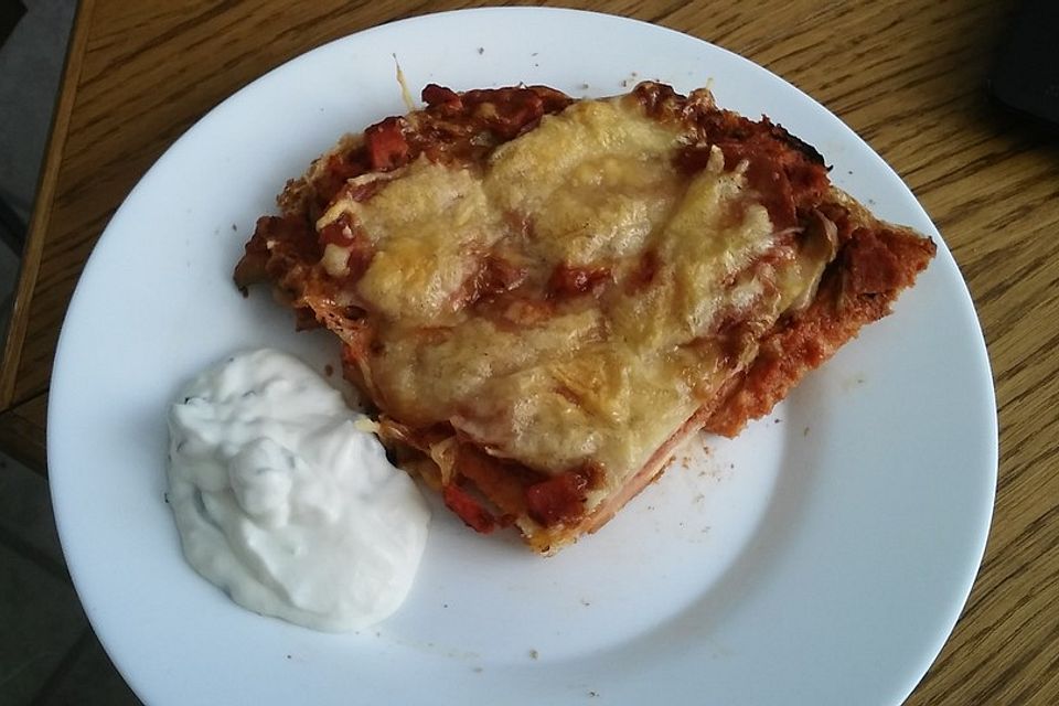 Fladenbrotpizza mit einem Hauch von Knoblauch