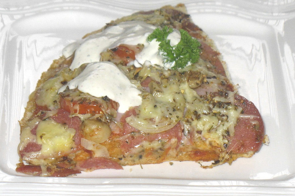 Fladenbrotpizza mit einem Hauch von Knoblauch