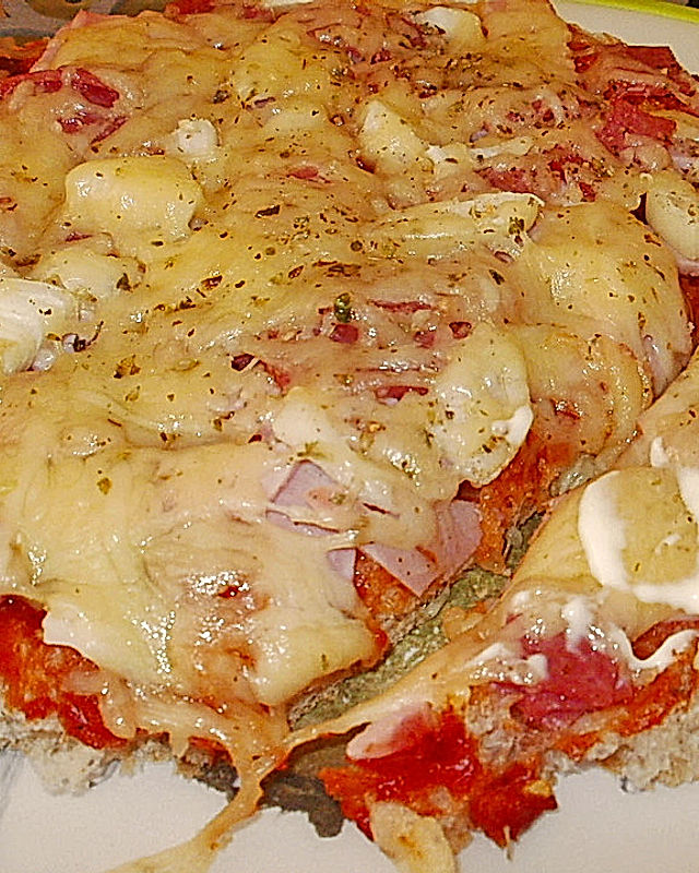Fladenbrotpizza mit einem Hauch von Knoblauch