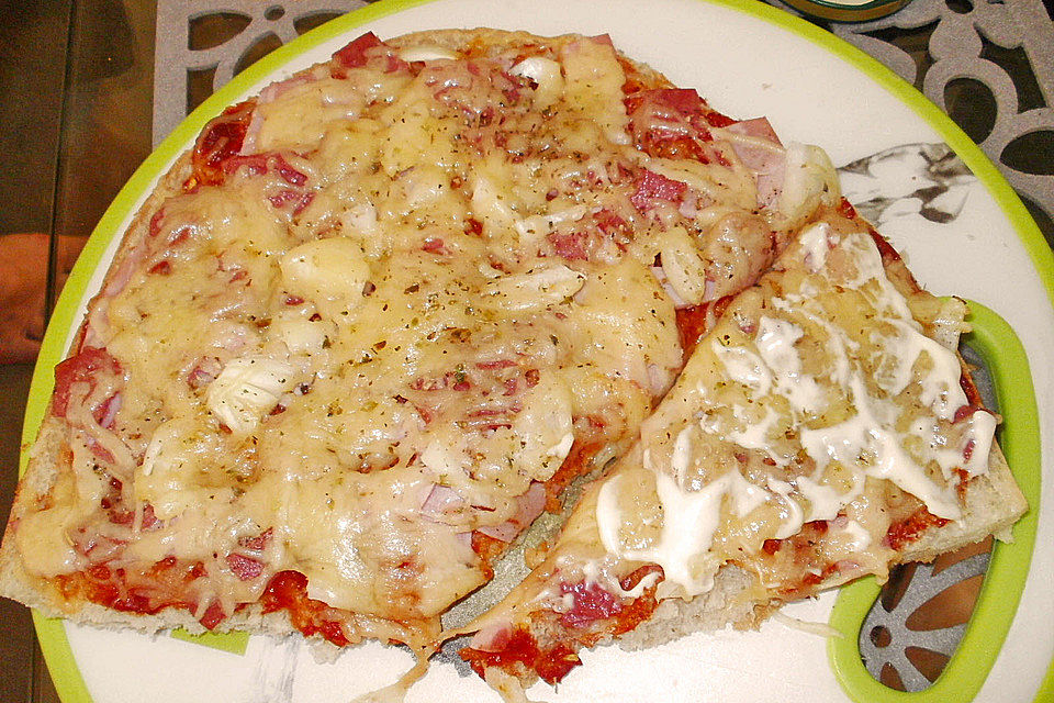 Fladenbrotpizza mit einem Hauch von Knoblauch