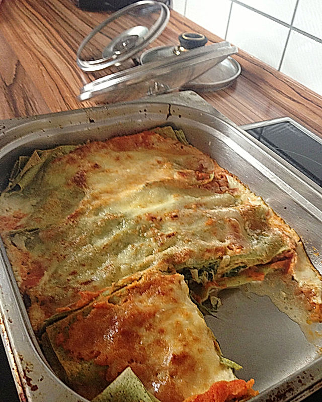 Spinat-Lasagne mit dreierlei Soßen