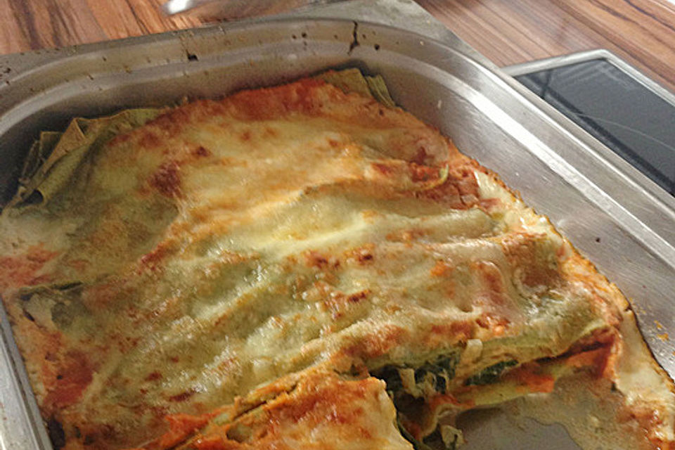 Spinat-Lasagne mit dreierlei Soßen