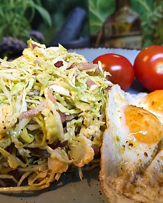 Lauwarmer Salat von rohem Rosenkohl