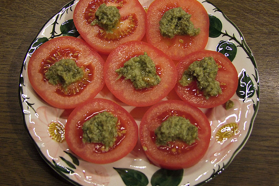 Kapern-Pesto mit Tomaten und Mozzarella