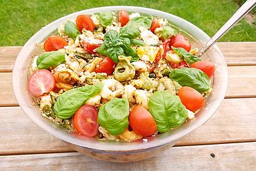 Tortellinisalat mit Pesto