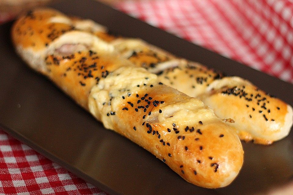 Käsebrötchen mit Füllung