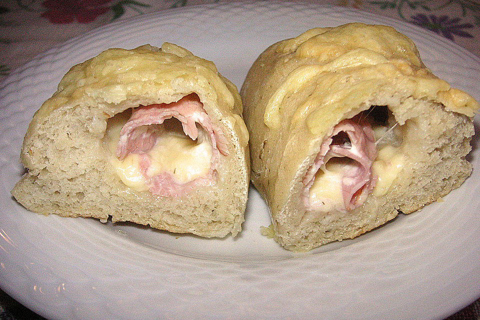 Käsebrötchen mit Füllung