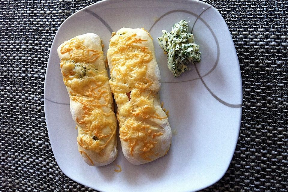 Käsebrötchen mit Füllung