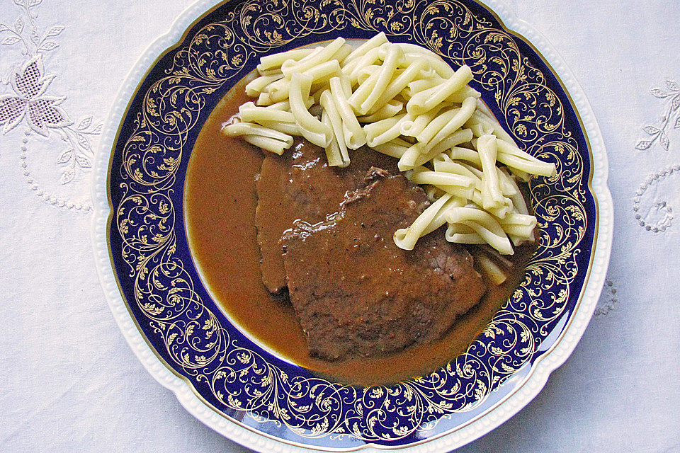 Rinderbraten in Gemüse-Rotweinsoße