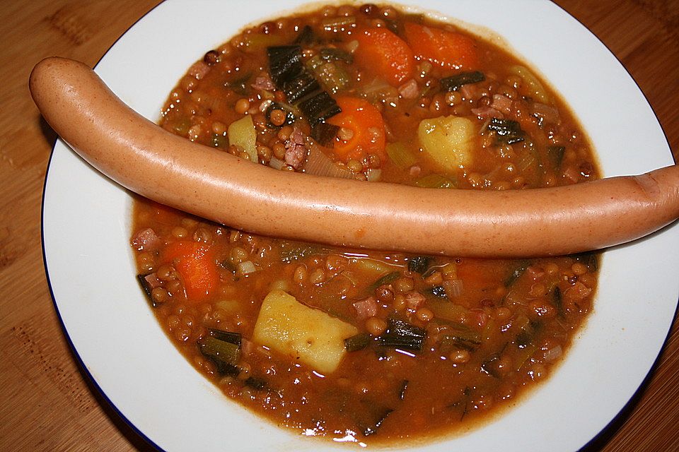 Schnelle Linsensuppe mit Wiener Würstchen