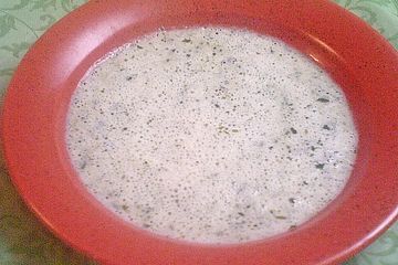 Puntarelle-Suppe mit verschiedenen Einlagen