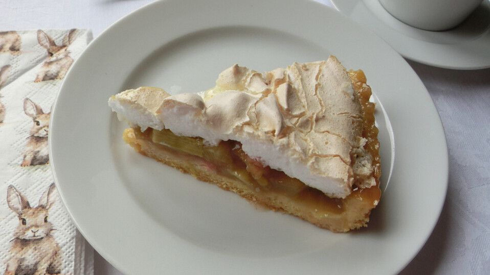 Rhabarberkuchen mit Eischneehaube