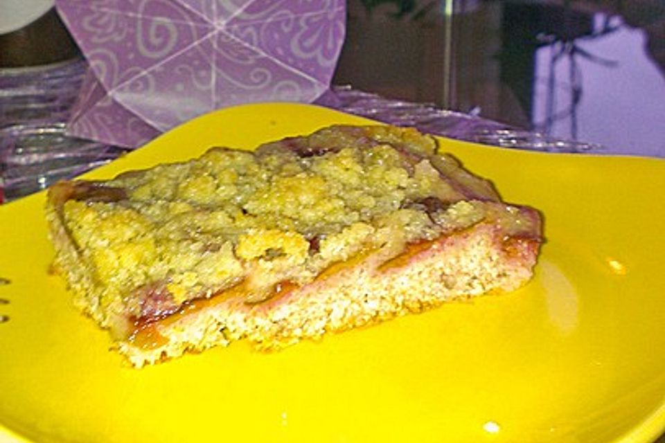 Saftiger Pflaumenkuchen mit Streuseln