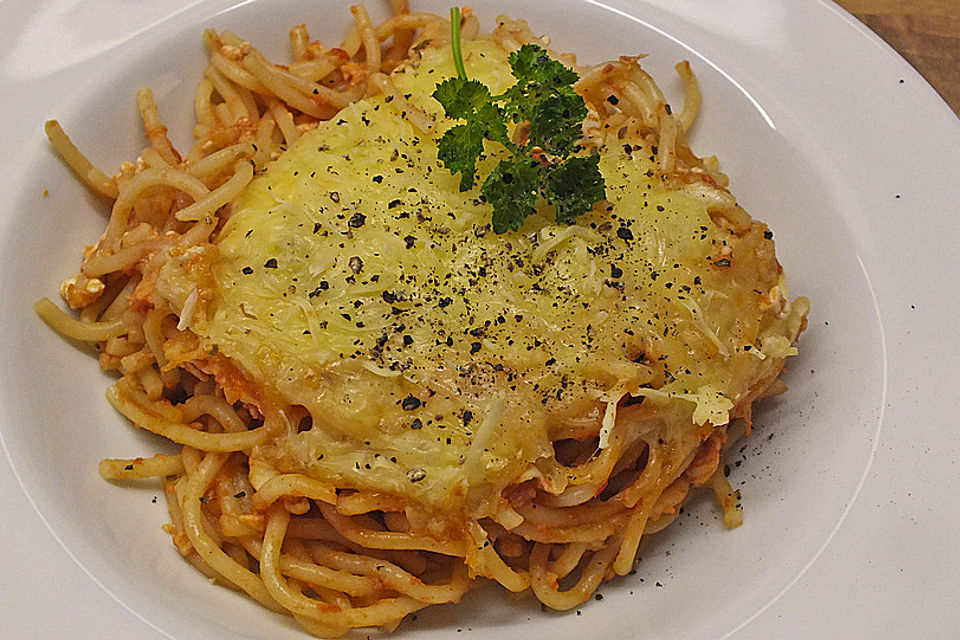 Spaghettiauflauf mit Hüttenkäse und Tomaten