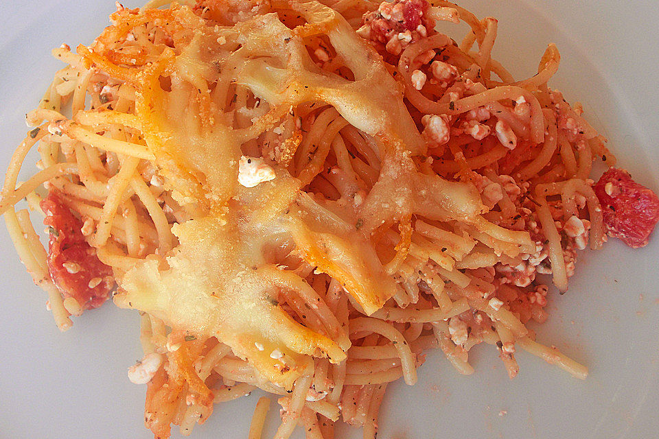 Spaghettiauflauf mit Hüttenkäse und Tomaten