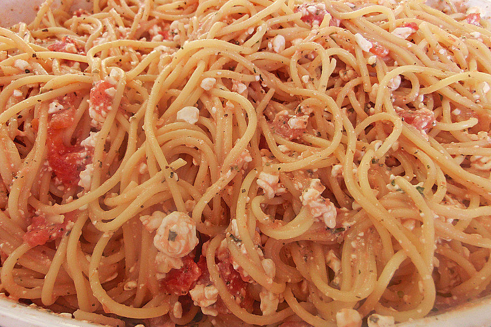 Spaghettiauflauf mit Hüttenkäse und Tomaten