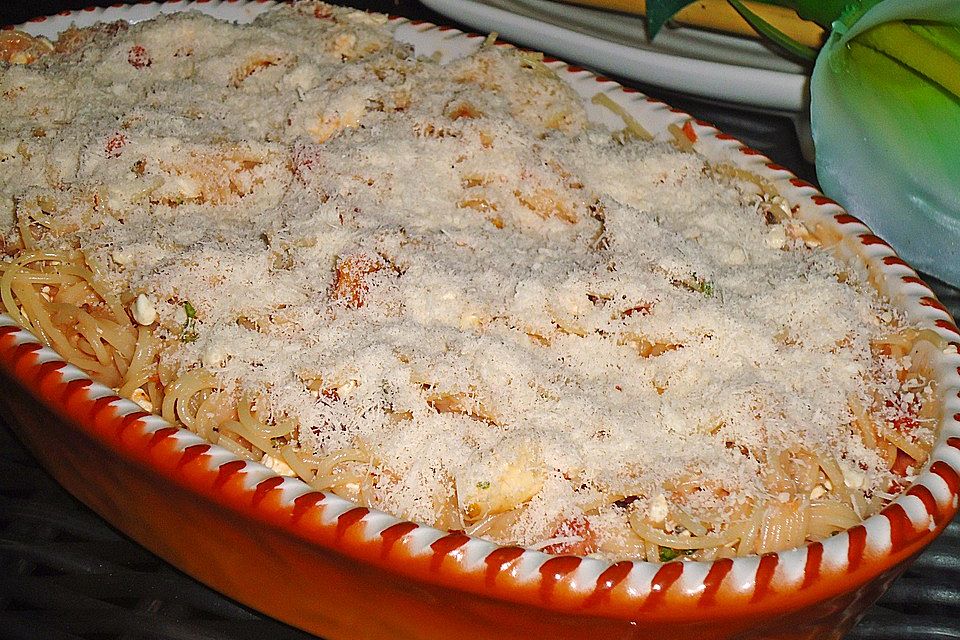 Spaghettiauflauf mit Hüttenkäse und Tomaten