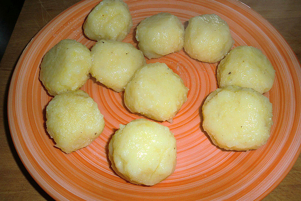 Halbseidene Kartoffelklöße