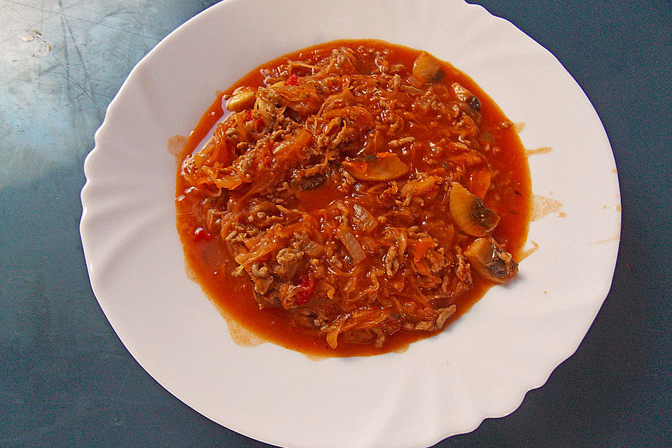 Sauerkraut-Hackfleisch-Suppe mit Champignons