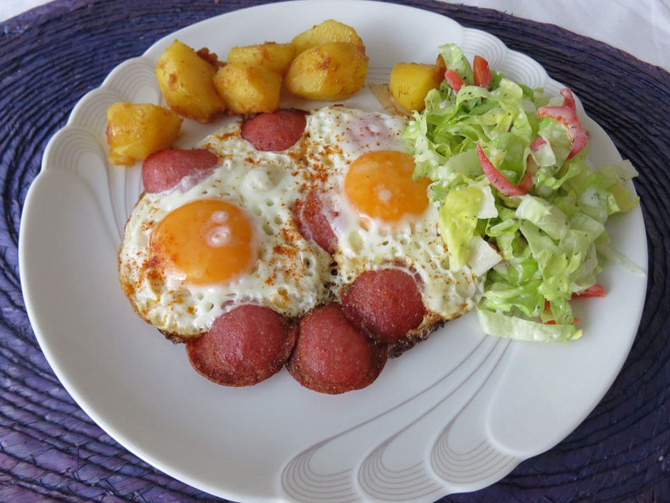 Spiegelei mit Tomaten und Salami von NichtMein| Chefkoch Spiegelei mit Tomaten und Salami von NichtMein| Chefkoch