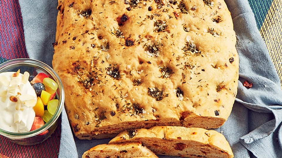 Focaccia mit getrockneten Tomaten und Oliven von AnneBy