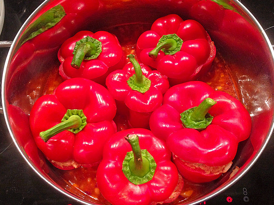 Paprika, gefüllt mit Feta und Kernmix, dazu saftigen Tomatenreis von ...
