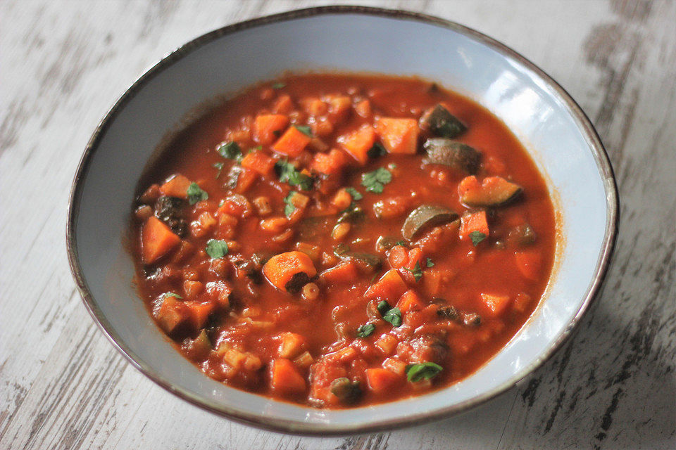 Gemüsesuppe mit Nudeln