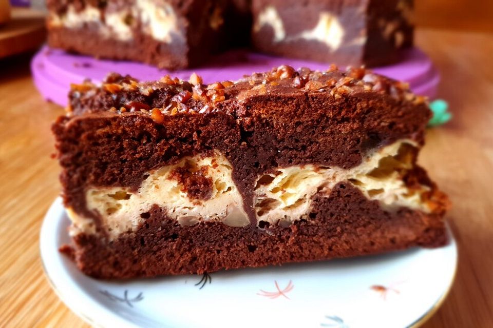 Schokoladenbrownies mit Frischkäse-Walnuss-Topping