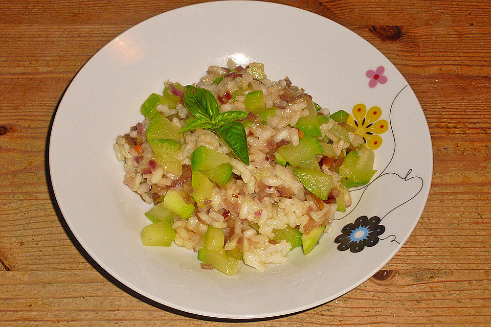 Zucchini-Risotto mit roten Zwiebeln