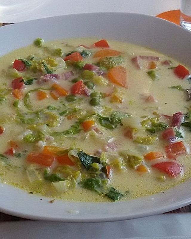 Endivien-Käse-Suppe (mit Möhren, roter Paprika und Erbsen)