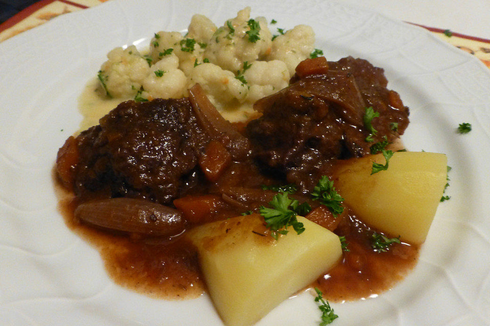 Bäckchen in Rotwein geschmort