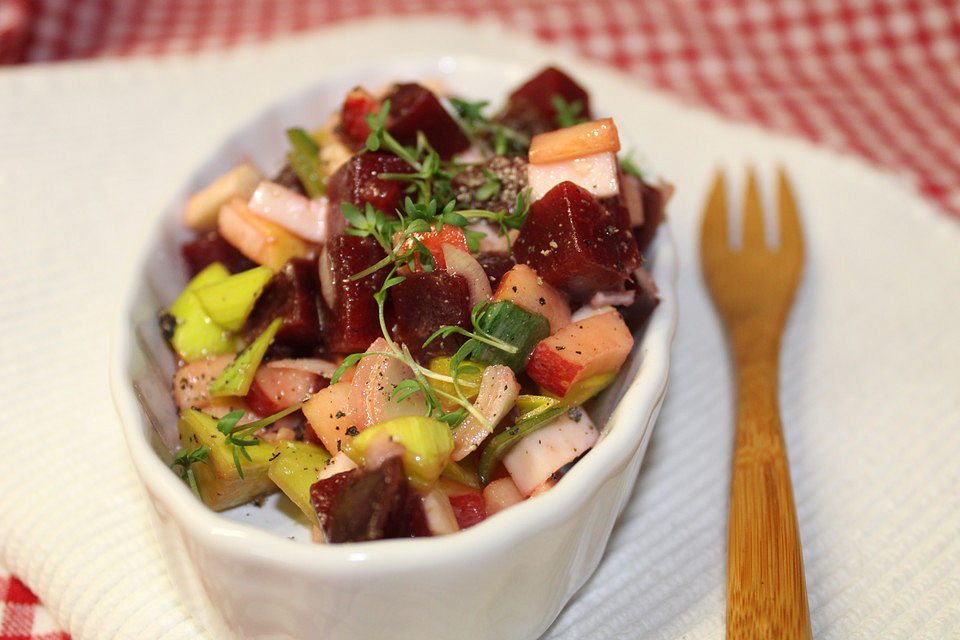 Franks Rote Bete Salat mit Apfel, Sellerie, Porree und Apfelessig