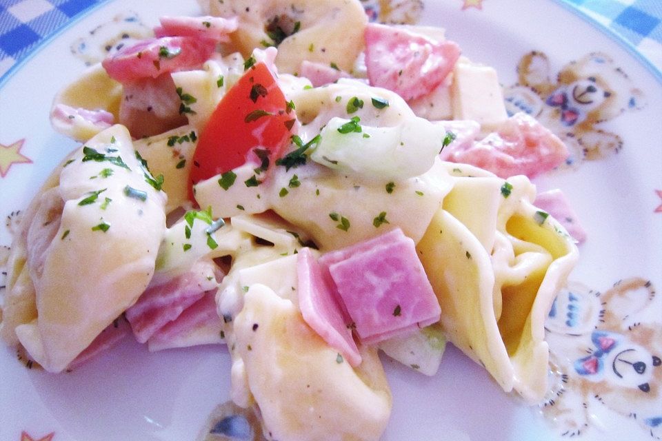 Tortellinisalat mit frischem Gemüse