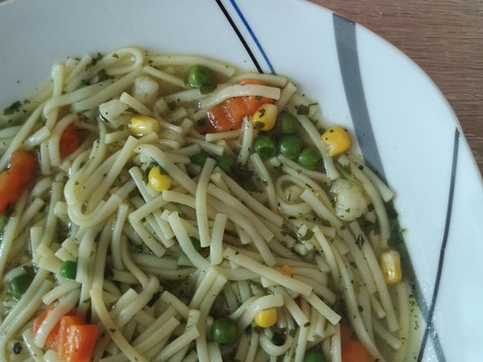 Schnelle Nudelsuppe von moertes| Chefkoch