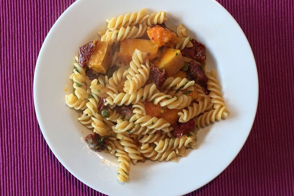 Spaghetti mit gebackenem Butternusskürbis